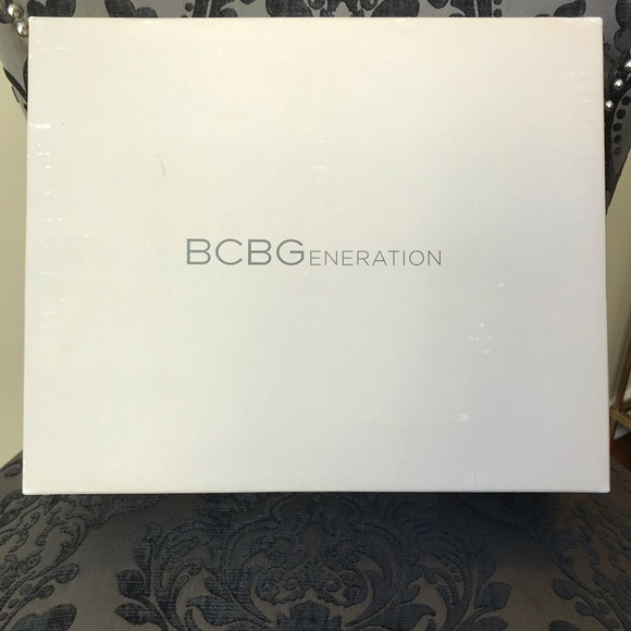 BCBG BG-FRANKEE IN BLK/MOJAVE PAT P/ORACLE LEATHER - Picture 5 of 5